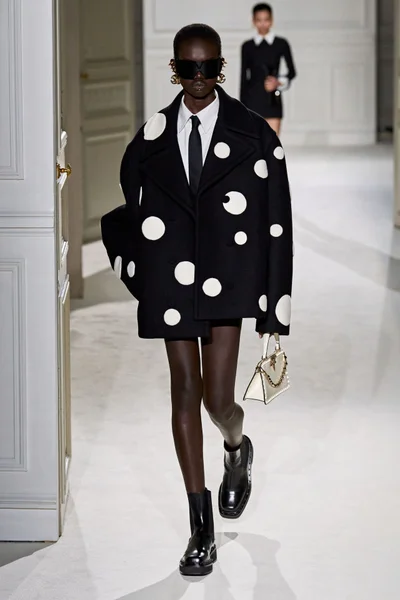 Look 18